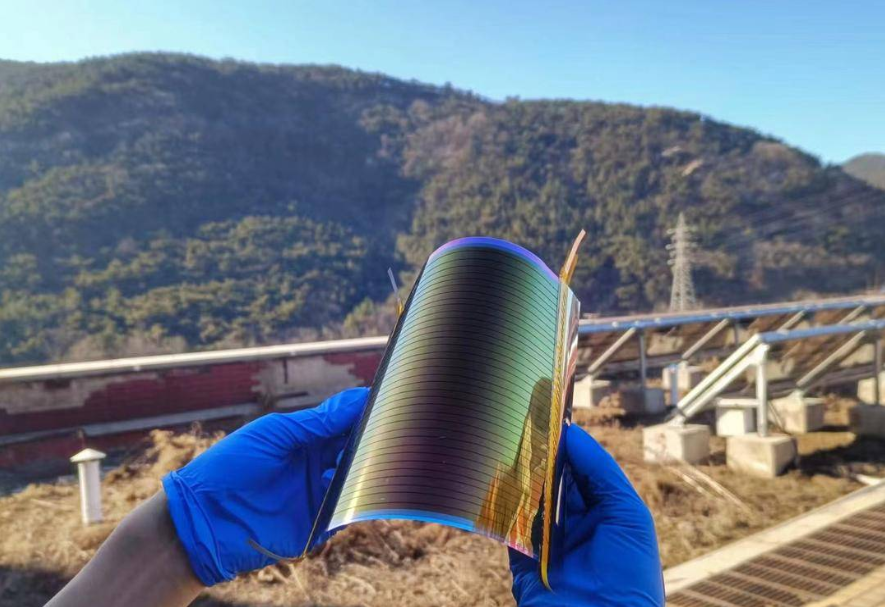 溅射靶材：太阳能电池的 “性能密码”，助力清洁能源降本增效